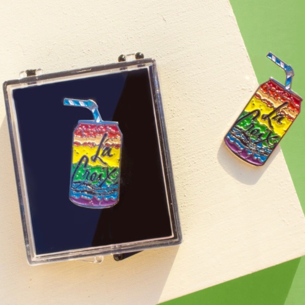 LA CROIX RAINBOW CAN PIN NEW IN BOX 🌈🌈🌈🌈🌈 soda pin